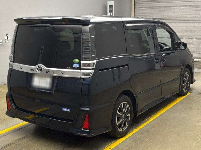 TOYOTA VOXY 2017