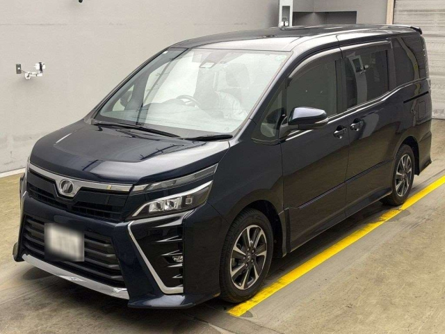 TOYOTA VOXY 2017