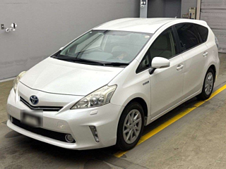 TOYOTA PRIUS ALPHA 2013