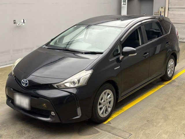 TOYOTA PRIUS ALPHA 2015