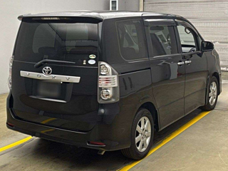 TOYOTA VOXY 2009