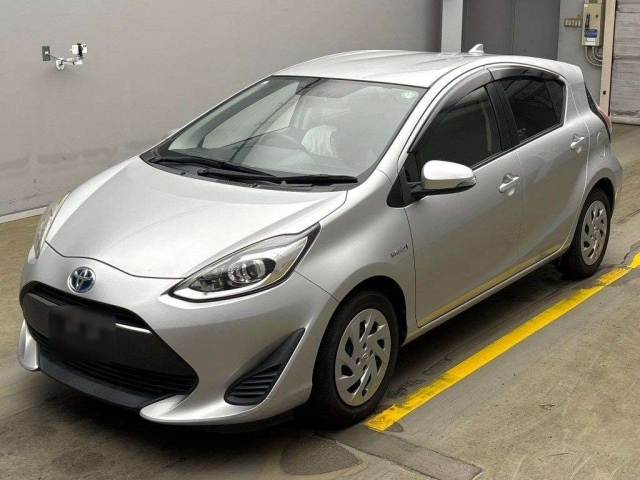 TOYOTA AQUA 2017