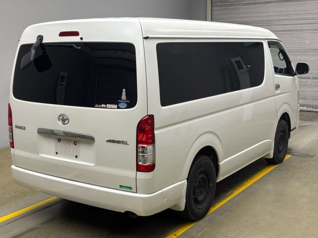 TOYOTA HIACE 2015