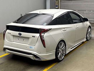 TOYOTA PRIUS 2017