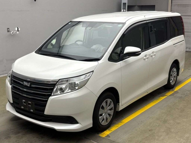 TOYOTA NOAH 2017