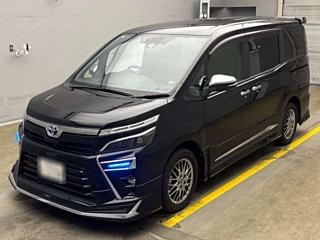 TOYOTA VOXY 2021