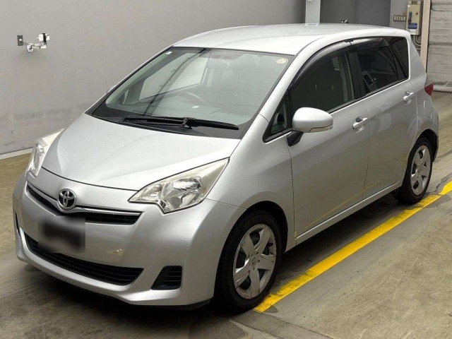 TOYOTA RACTIS 2011
