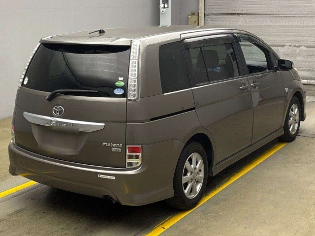 TOYOTA ISIS 2012