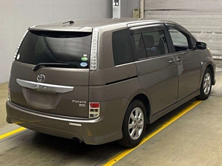 TOYOTA ISIS 2012