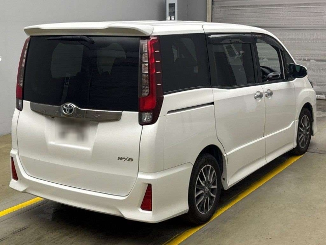 TOYOTA NOAH 2016