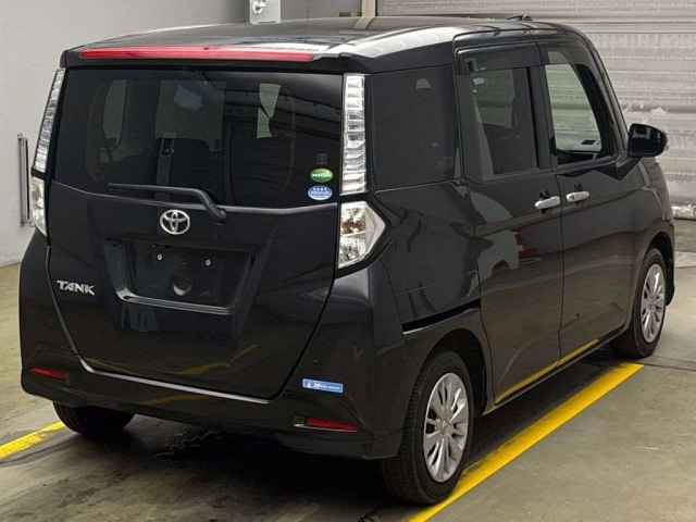 TOYOTA TANK 2017