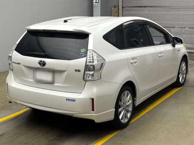 TOYOTA PRIUS ALPHA 2013