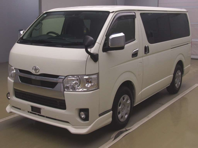 TOYOTA HIACE VAN 2020