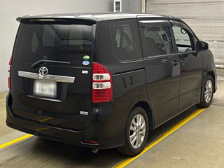 TOYOTA NOAH 2012