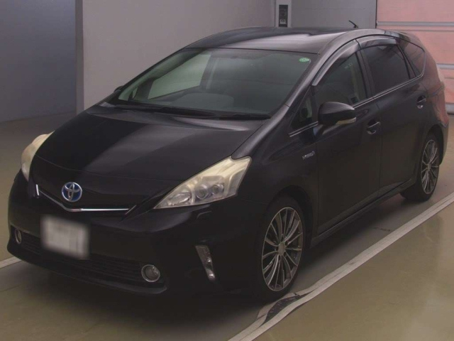 TOYOTA PRIUS ALPHA 2011