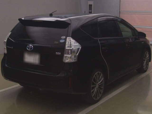 TOYOTA PRIUS ALPHA 2011