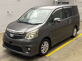 TOYOTA NOAH 2013