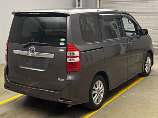 TOYOTA NOAH 2013