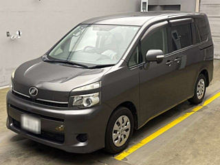 TOYOTA VOXY 2013