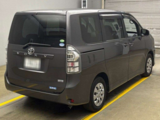 TOYOTA VOXY 2013