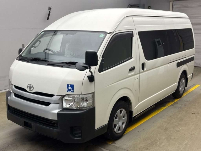 TOYOTA HIACE 2015