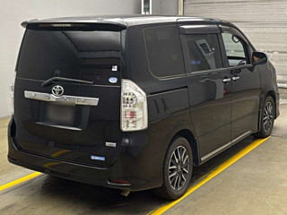 TOYOTA VOXY 2013