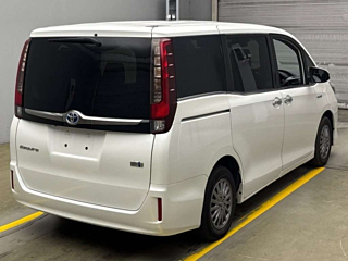TOYOTA ESQUIRE 2016