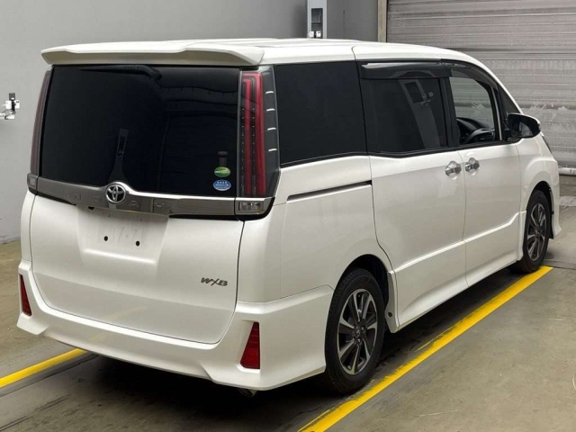 TOYOTA NOAH 2018