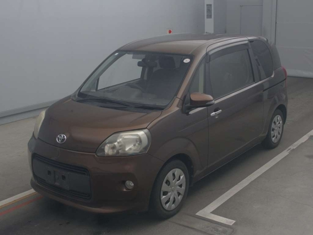 TOYOTA PORTE 2012