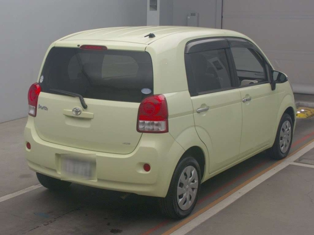 TOYOTA PORTE 2013