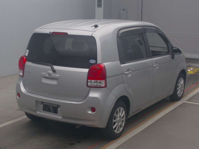 TOYOTA PORTE 2012
