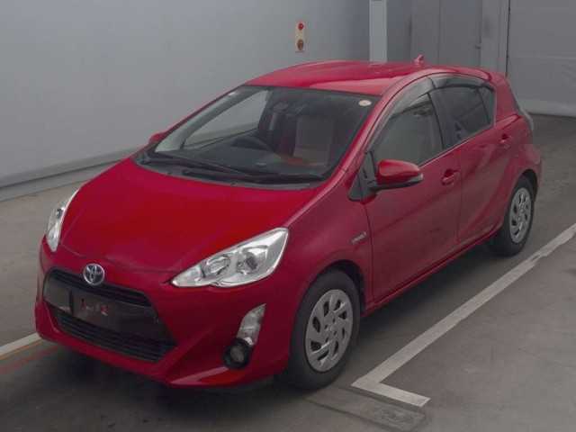 TOYOTA AQUA 2017