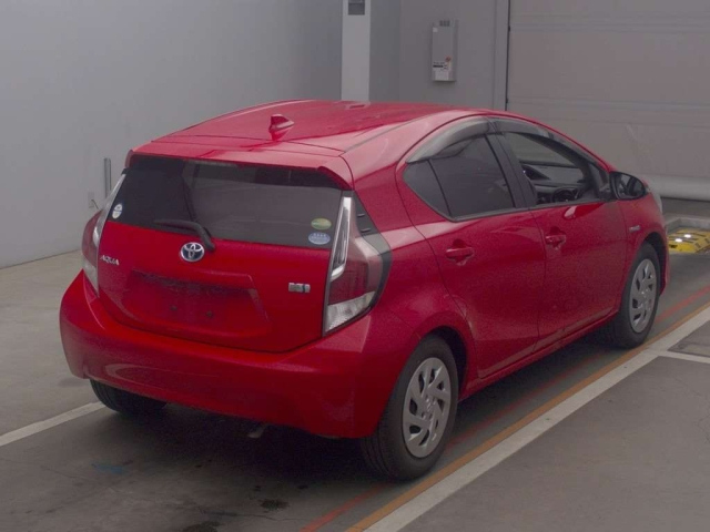 TOYOTA AQUA 2017