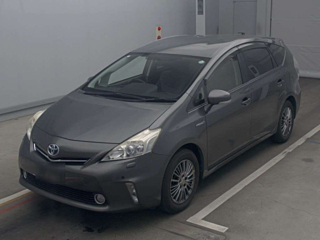 TOYOTA PRIUS ALPHA 2013