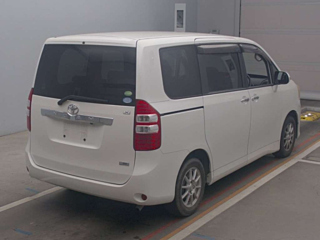 TOYOTA NOAH 2012