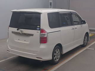 TOYOTA NOAH 2009