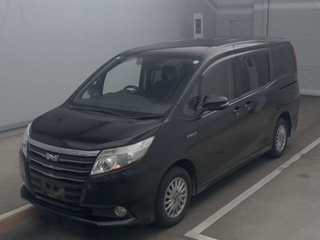 TOYOTA NOAH 2015