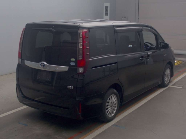 TOYOTA NOAH 2015