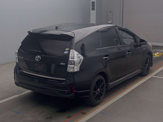 TOYOTA PRIUS ALPHA 2013