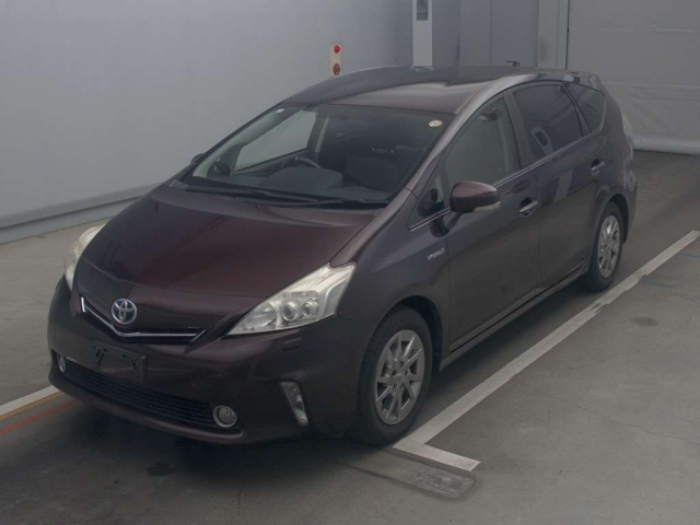 TOYOTA PRIUS ALPHA 2013