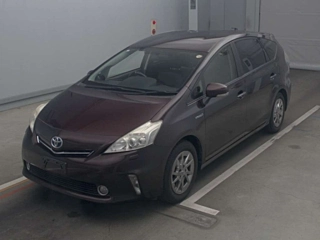 TOYOTA PRIUS ALPHA 2013