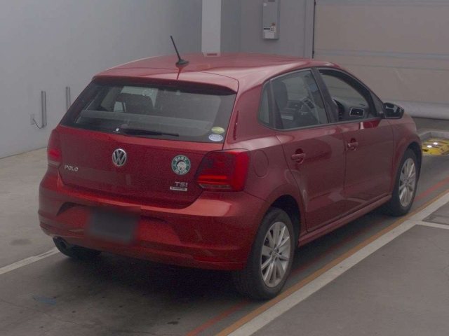 VOLKSWAGEN POLO 2015