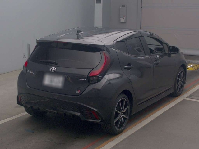 TOYOTA AQUA 2024