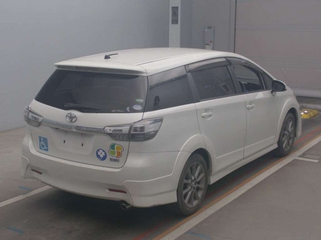 TOYOTA WISH 2015