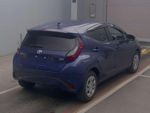 TOYOTA AQUA 2023