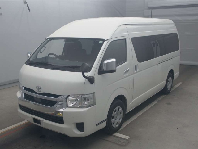 TOYOTA HIACE 2021