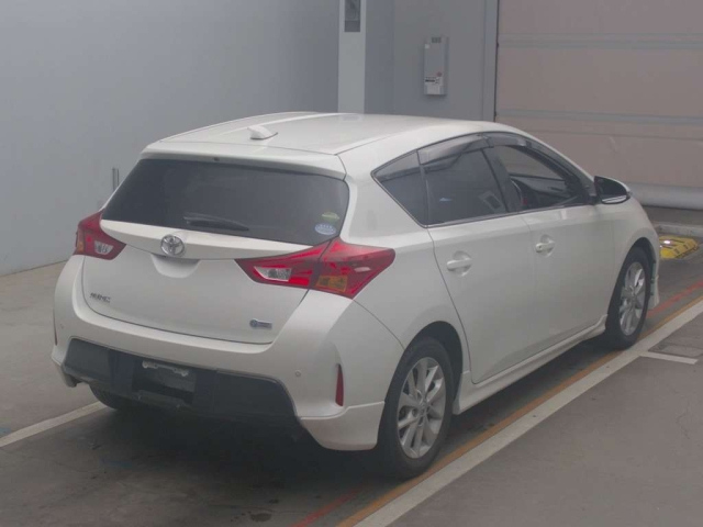 TOYOTA AURIS 2015