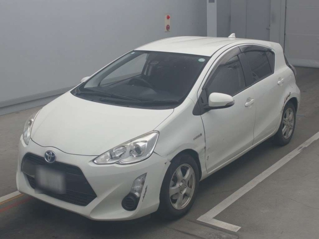 TOYOTA AQUA 2016