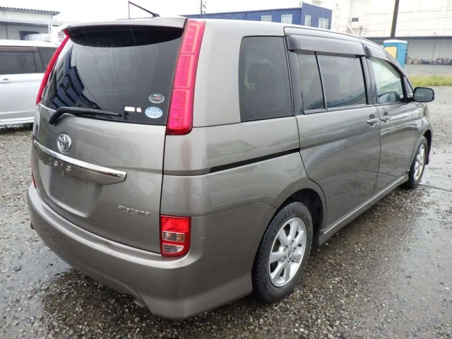 TOYOTA ISIS 2009