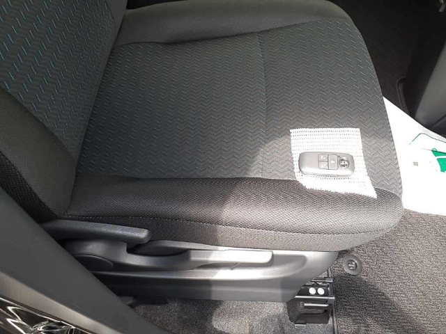 TOYOTA ROOMY 2025